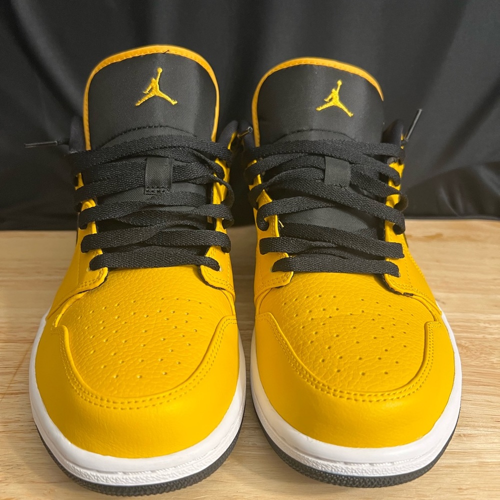 Air Jordan 1 low university gold size 11 NDS price is firm
